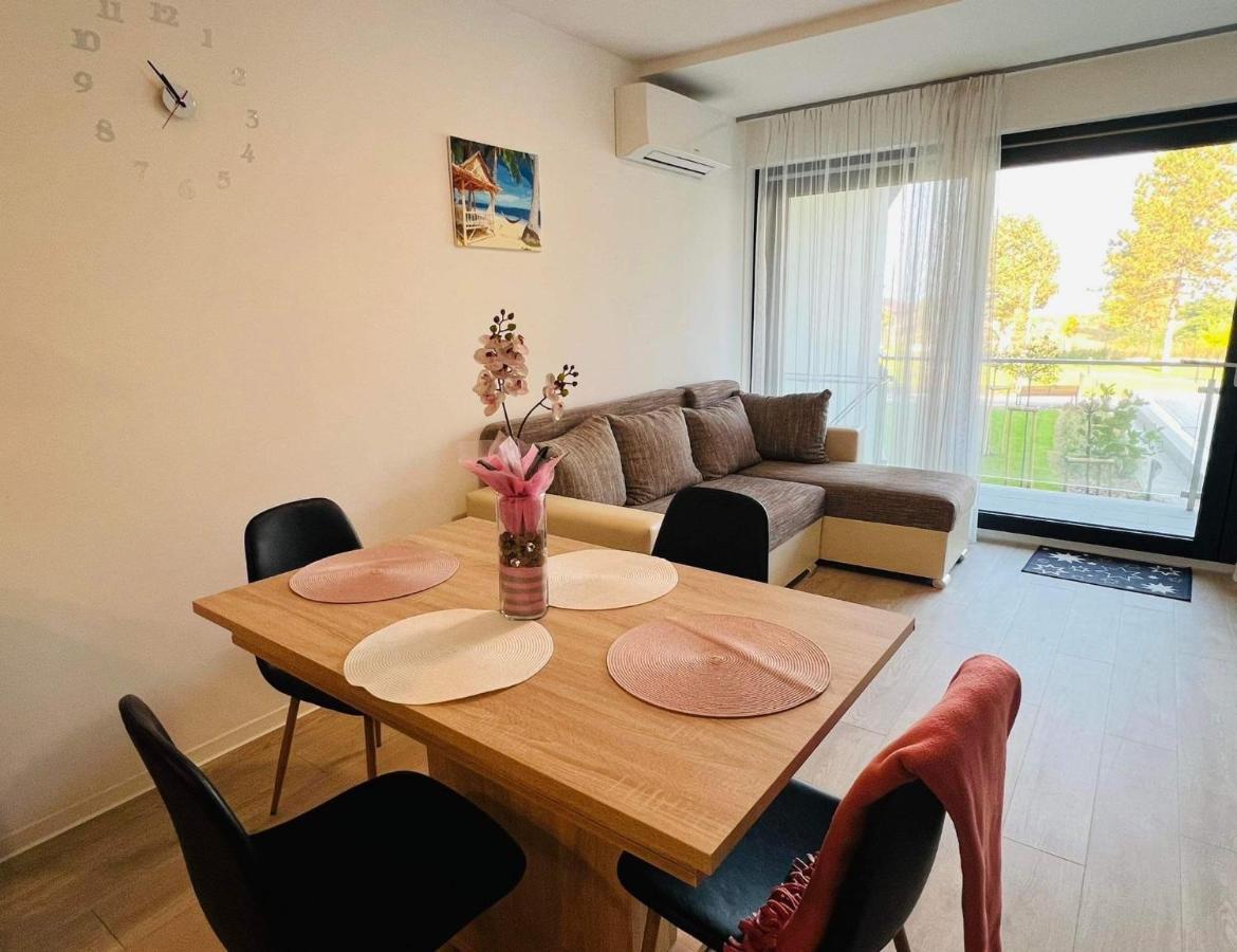 Medences Panoramas Balatom Apartman Siófok Buitenkant foto