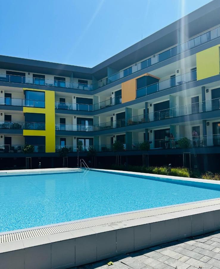 Medences Panoramas Balatom Apartman Siófok Buitenkant foto